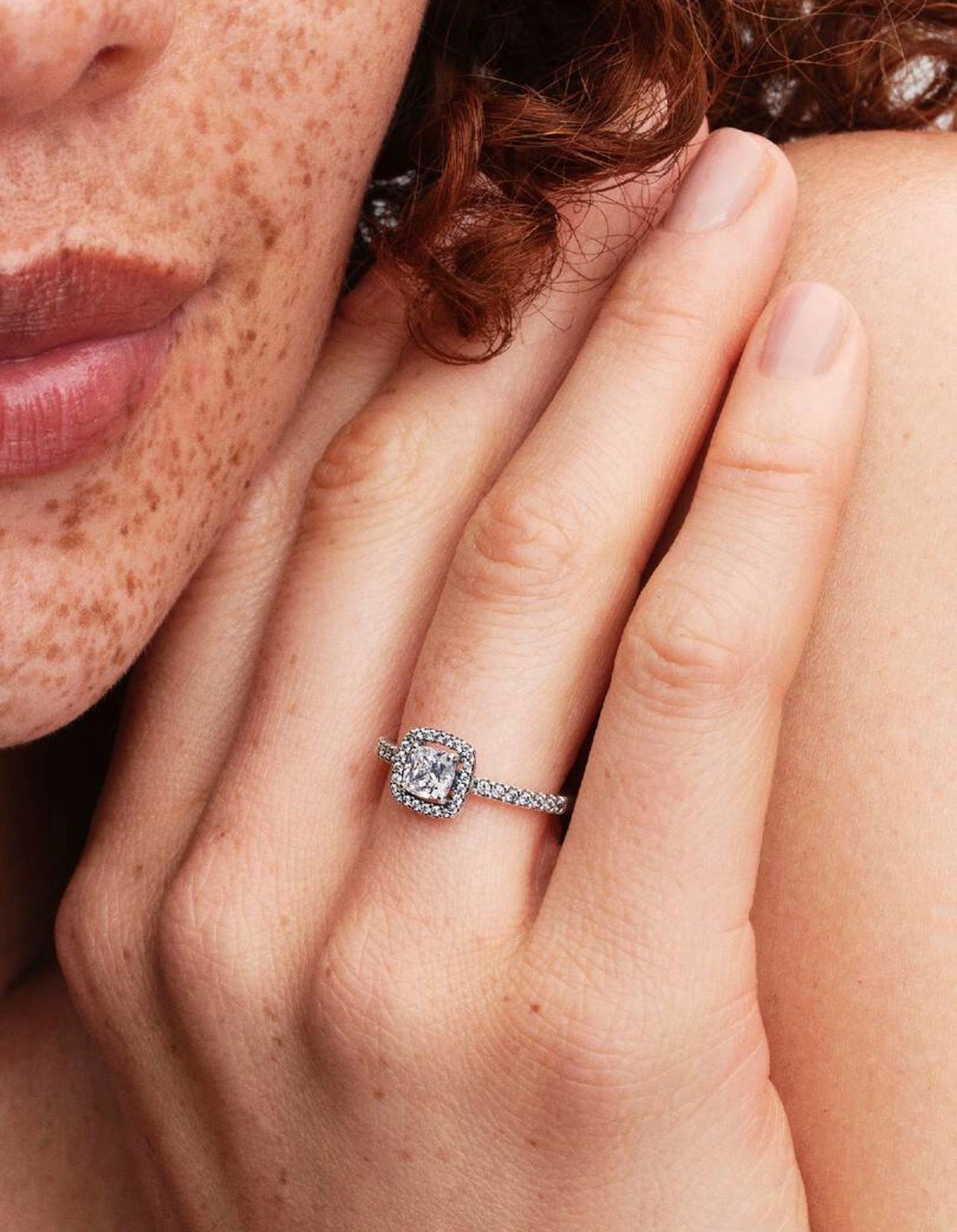 Anillo Pandora Halo cuadrado brillante