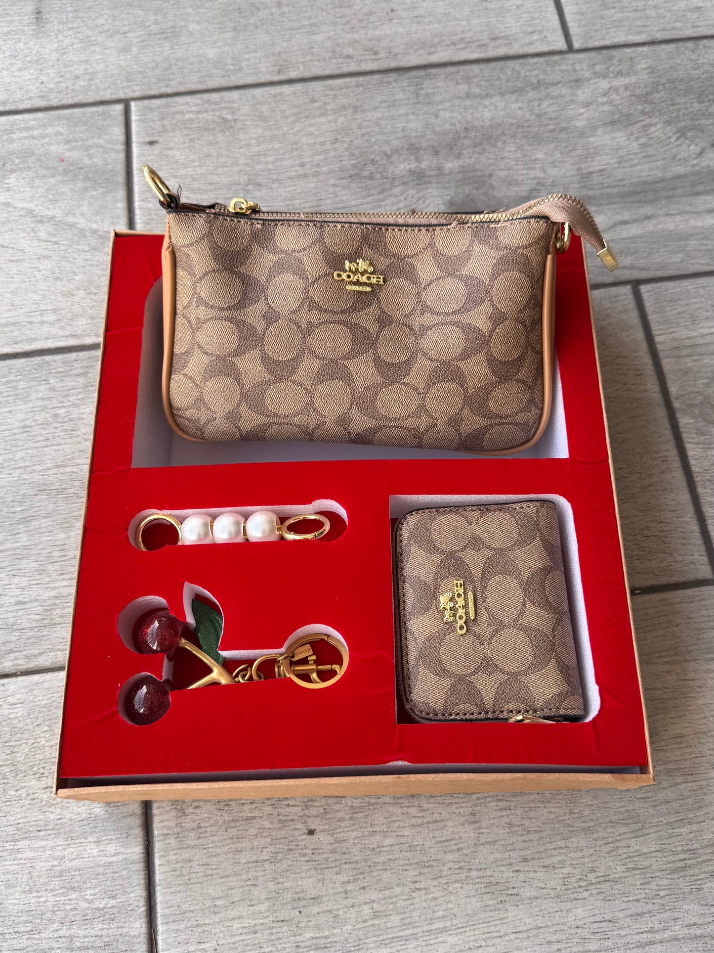 Set De Cartera Coach Con Monedero Khaki Con Charms Y Caja