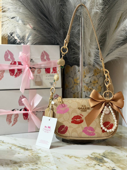 Cartera Coach Nolita 19 Beige y Besos con caja de regalo