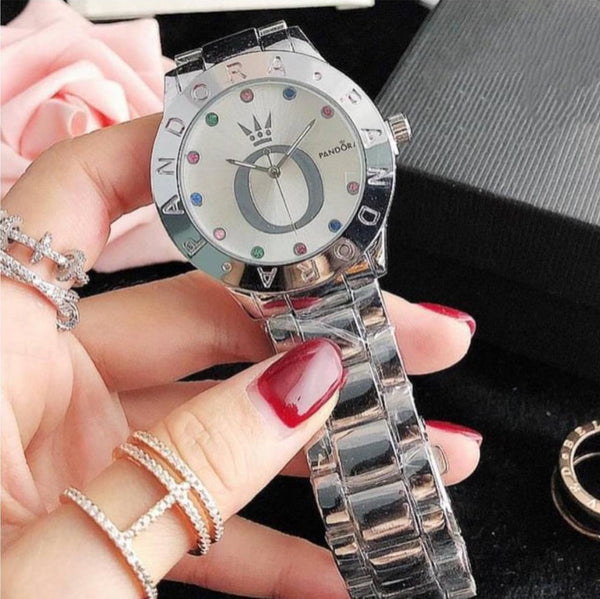 Reloj Pandora plateado con brillos de colores